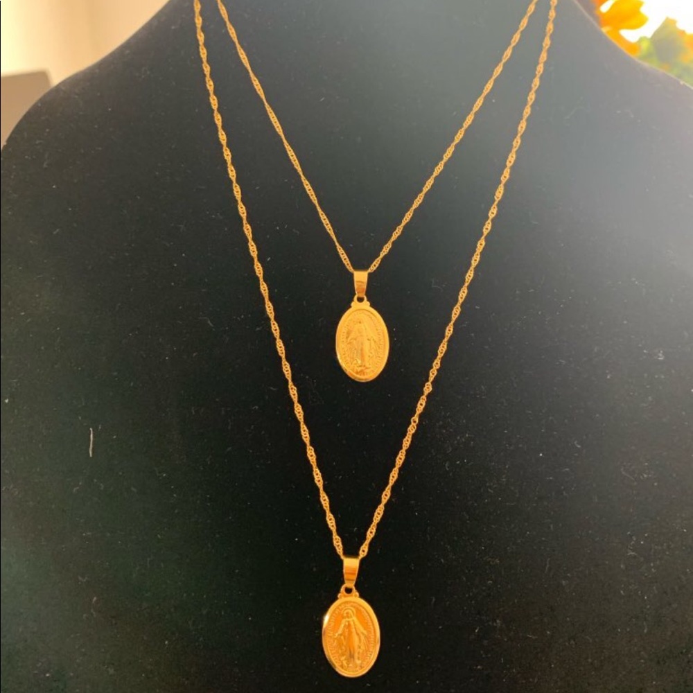 Brand new Virgin Mary 18k gold GF necklace - Picture 6 of 6